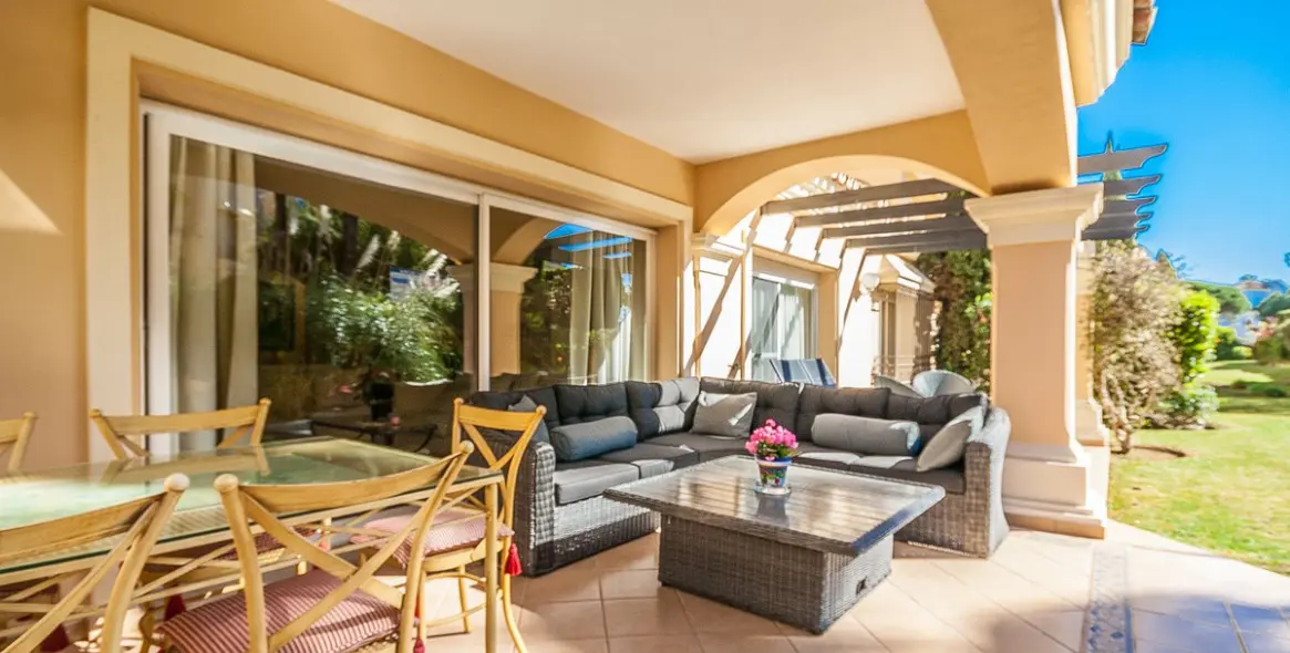 Sale of ground floor apartment in Elviria 5