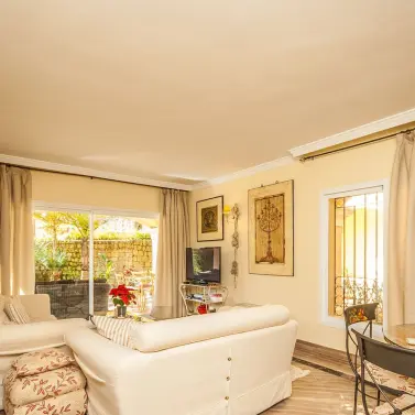 Продажа апартаментов на первом этаже в Elviria