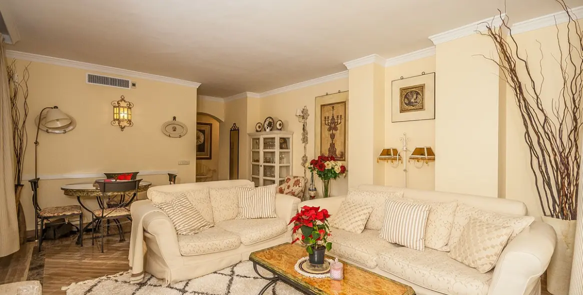 Sale of ground floor apartment in Elviria 8