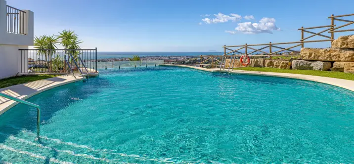 Продажа апартаментов на первом этаже в Benahavís 0