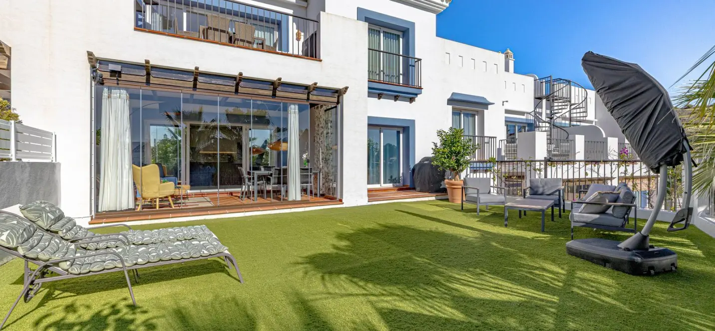 Sale of ground floor apartment in Benahavís 0