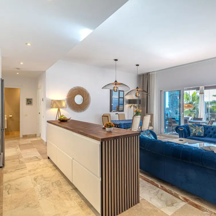 Sale of ground floor apartment in Benahavís