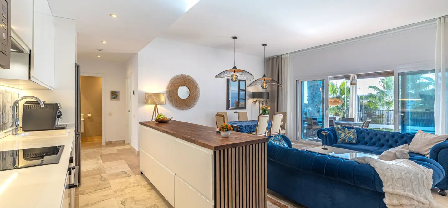 Sale of ground floor apartment in Benahavís 1