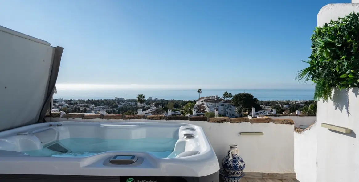 Продажа дома на две семьи в Calahonda 1