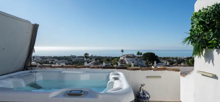 Продажа дома на две семьи в Calahonda 0