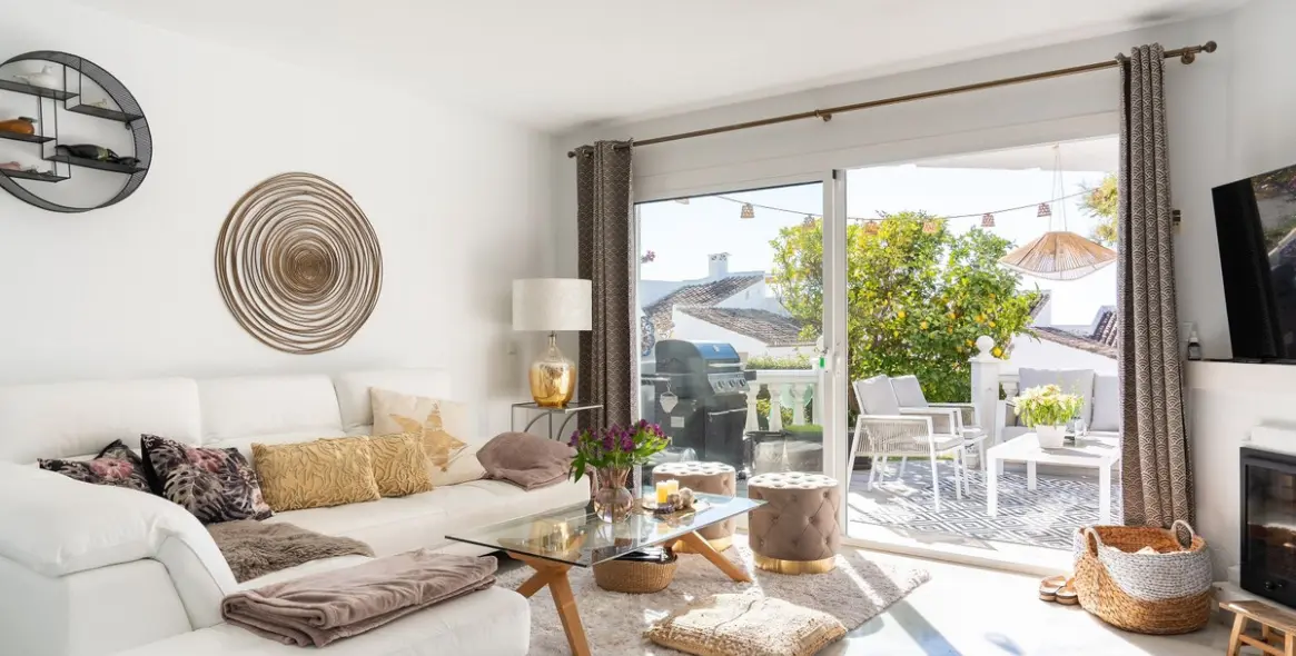 Продажа дома на две семьи в Calahonda 2