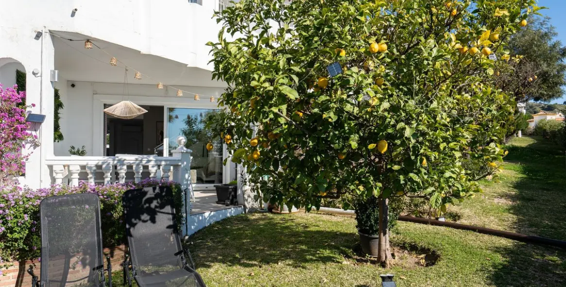 Продажа дома на две семьи в Calahonda 3