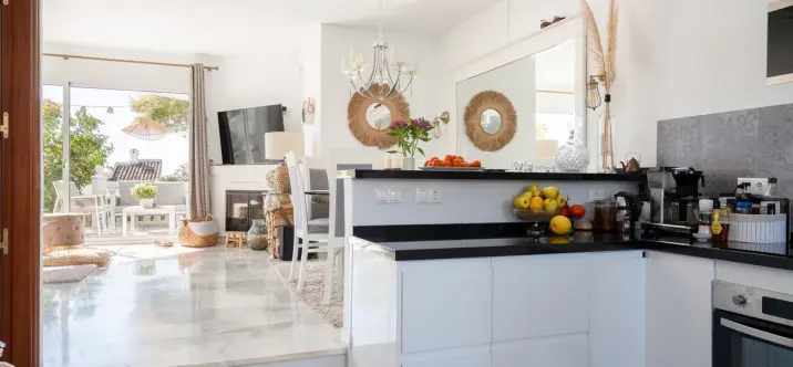 Продажа дома на две семьи в Calahonda 3