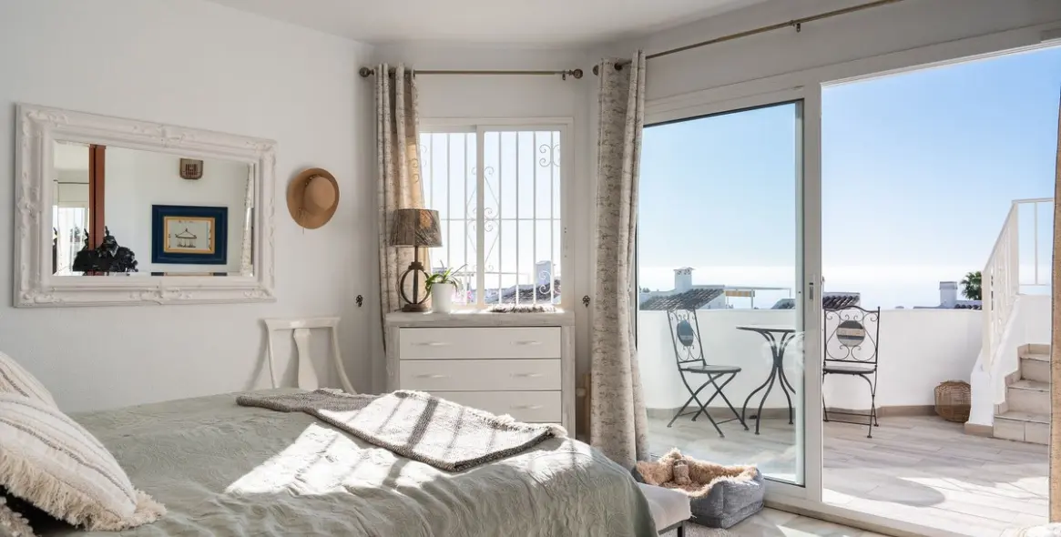 Продажа дома на две семьи в Calahonda 5