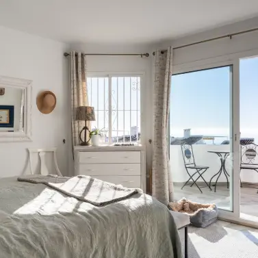 Продажа дома на две семьи в Calahonda