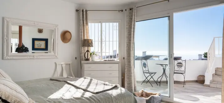 Продажа дома на две семьи в Calahonda 4