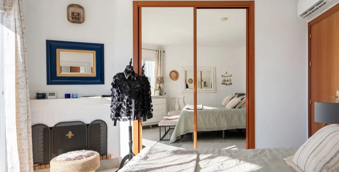 Продажа дома на две семьи в Calahonda 7