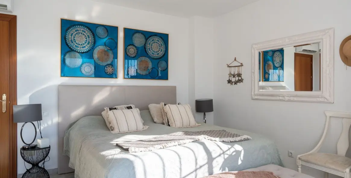 Продажа дома на две семьи в Calahonda 8