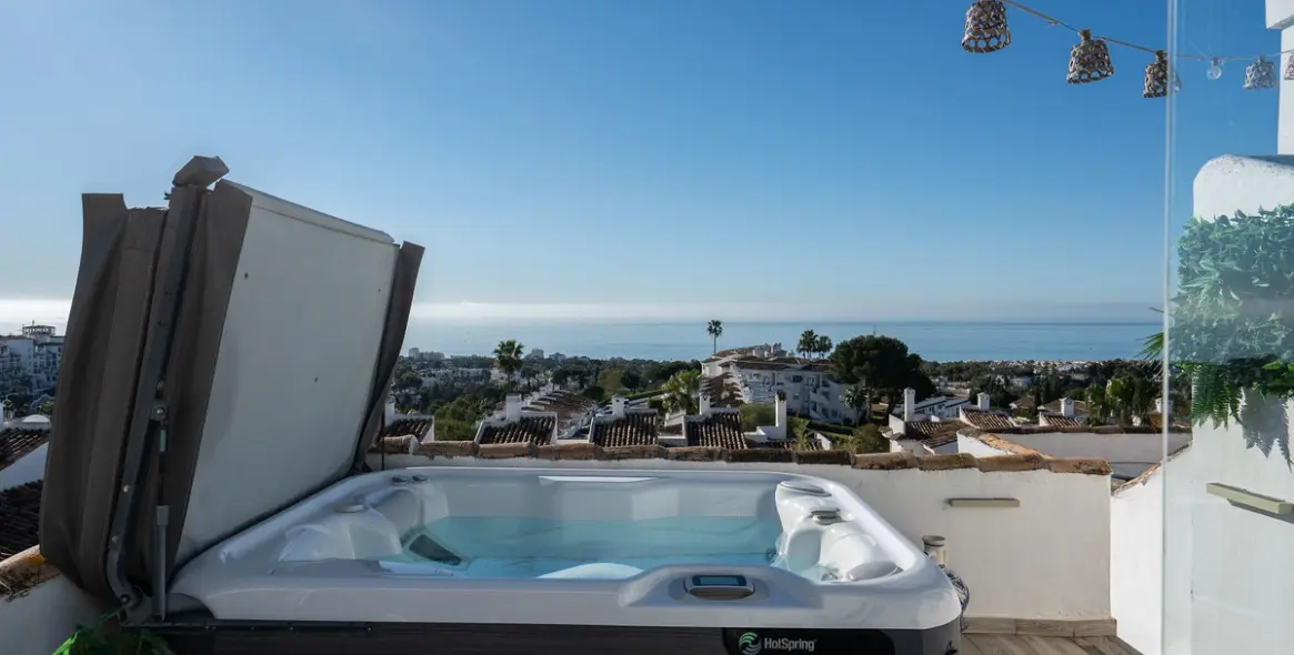 Продажа дома на две семьи в Calahonda 10