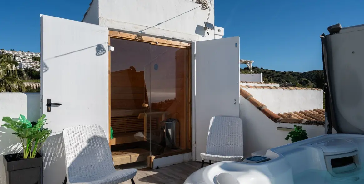 Продажа дома на две семьи в Calahonda 12