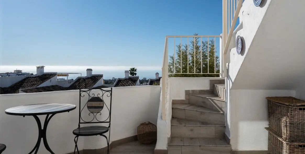 Продажа дома на две семьи в Calahonda 15