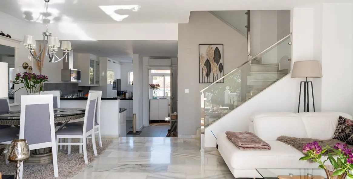 Продажа дома на две семьи в Calahonda 19