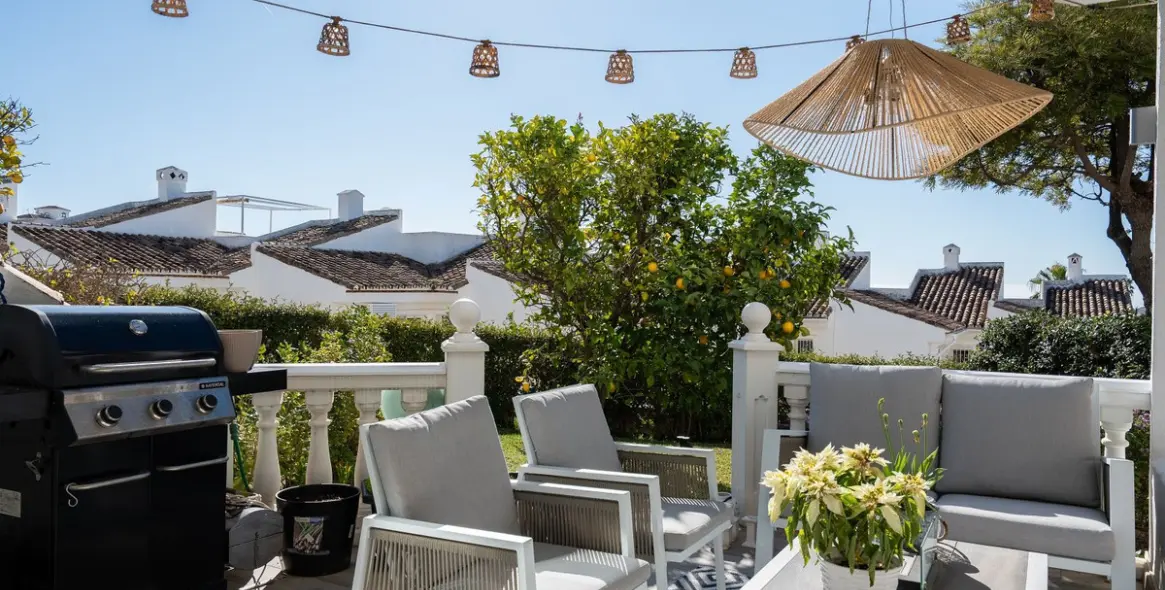 Продажа дома на две семьи в Calahonda 23