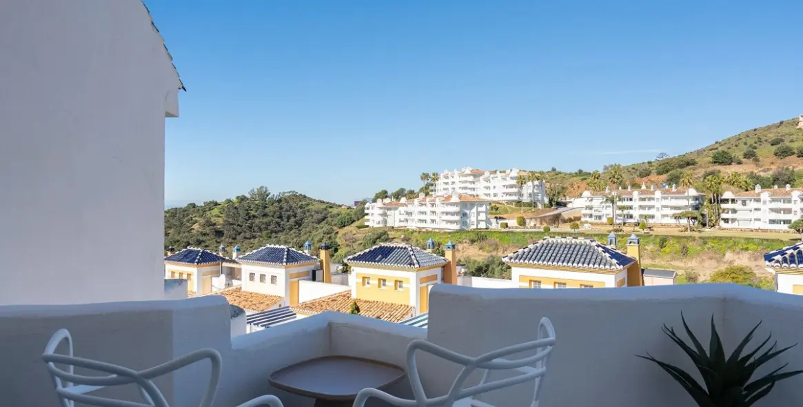 Продажа дома на две семьи в Calahonda 33