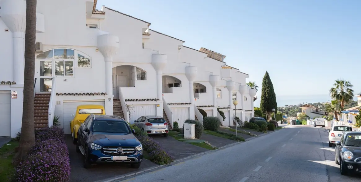 Продажа дома на две семьи в Calahonda 34