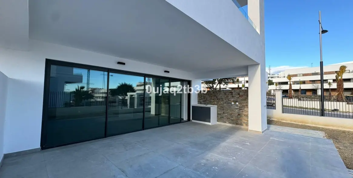 Продажа апартаментов на среднем этаже в Estepona 1