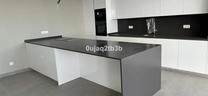 Продажа апартаментов на среднем этаже в Estepona 1