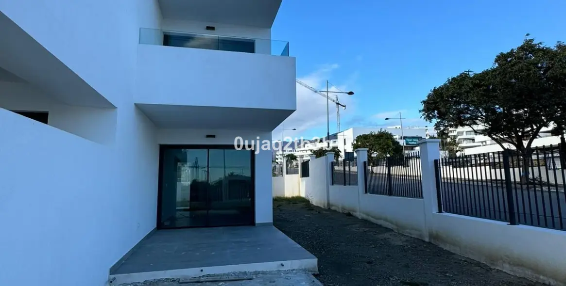 Продажа апартаментов на среднем этаже в Estepona 4