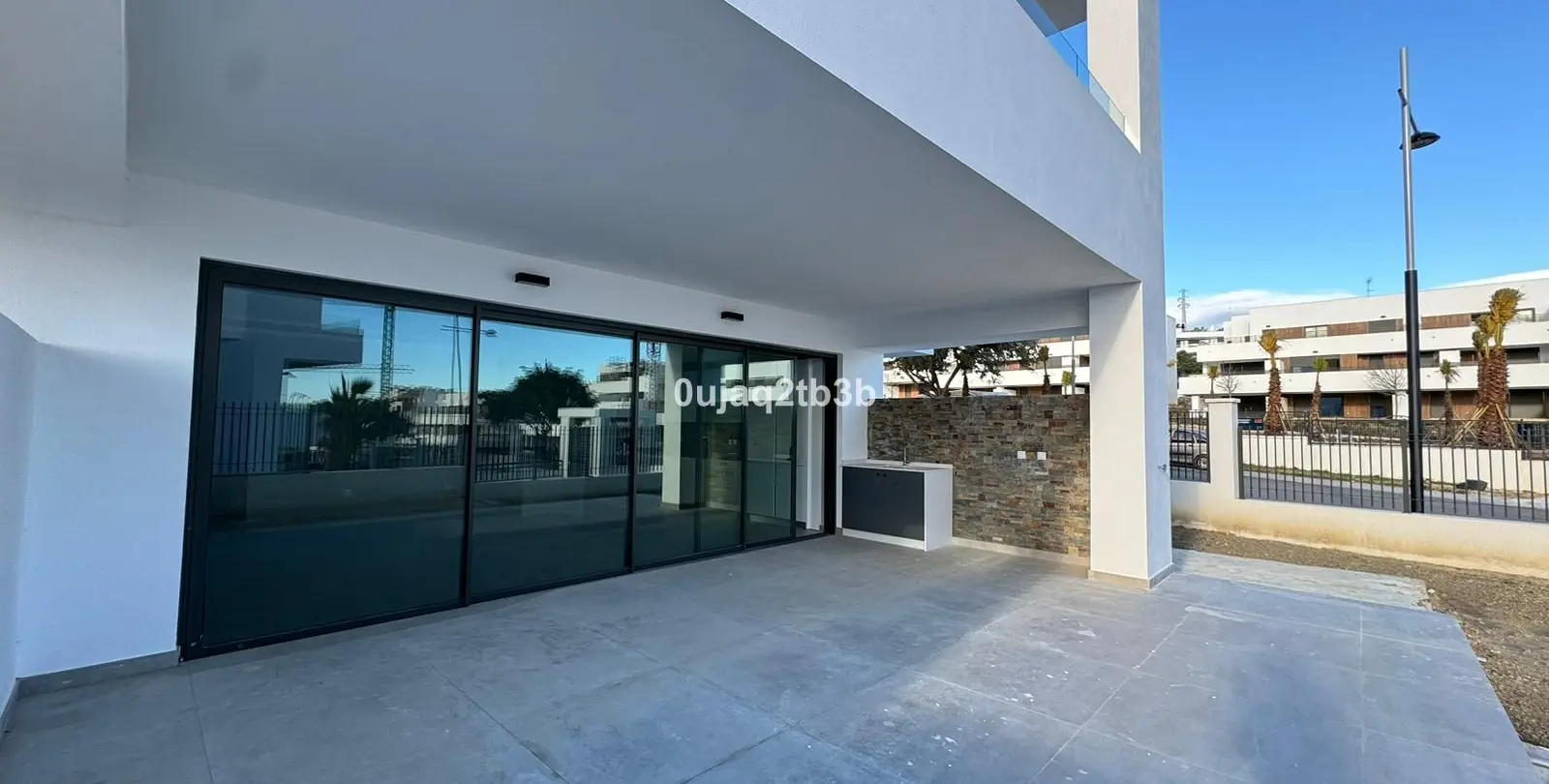 Sale of middle floor apartment in Estepona 1