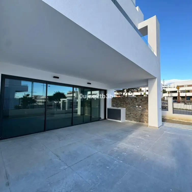 Venta de apartamento en planta media en Estepona