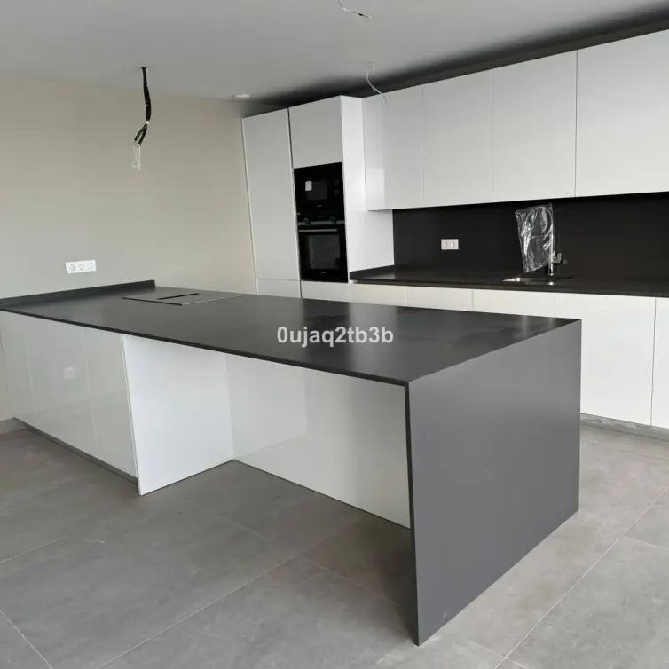Venta de apartamento en planta media en Estepona