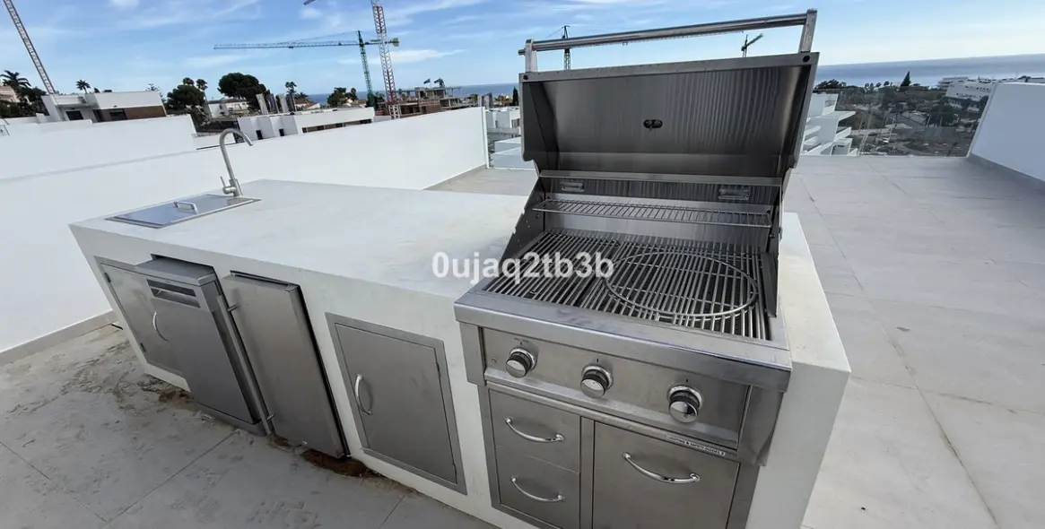 Sale of penthouse in Estepona 11
