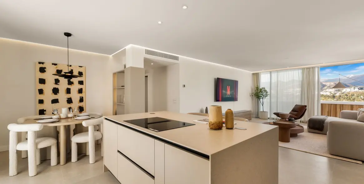 Venta de apartamento en planta media en Nueva Andalucía 2