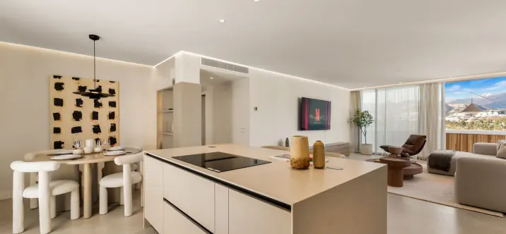 Venta de apartamento en planta media en Nueva Andalucía 1