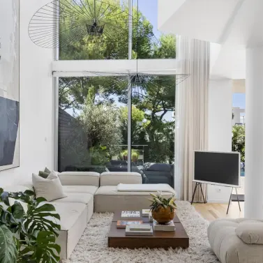 Продажа дома на две семьи в Marbella