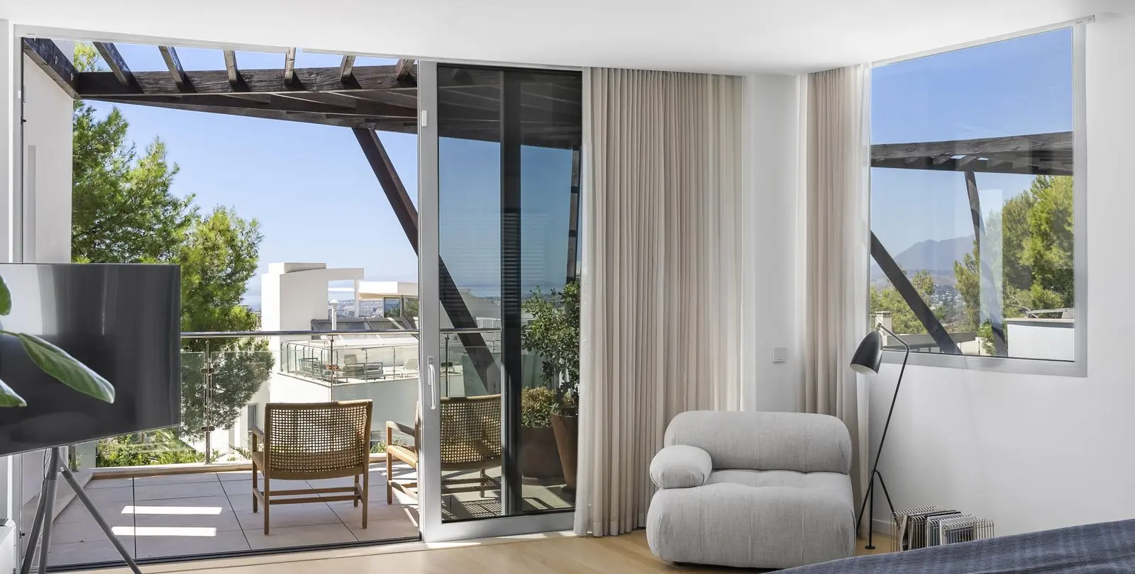 Продажа дома на две семьи в Marbella 5