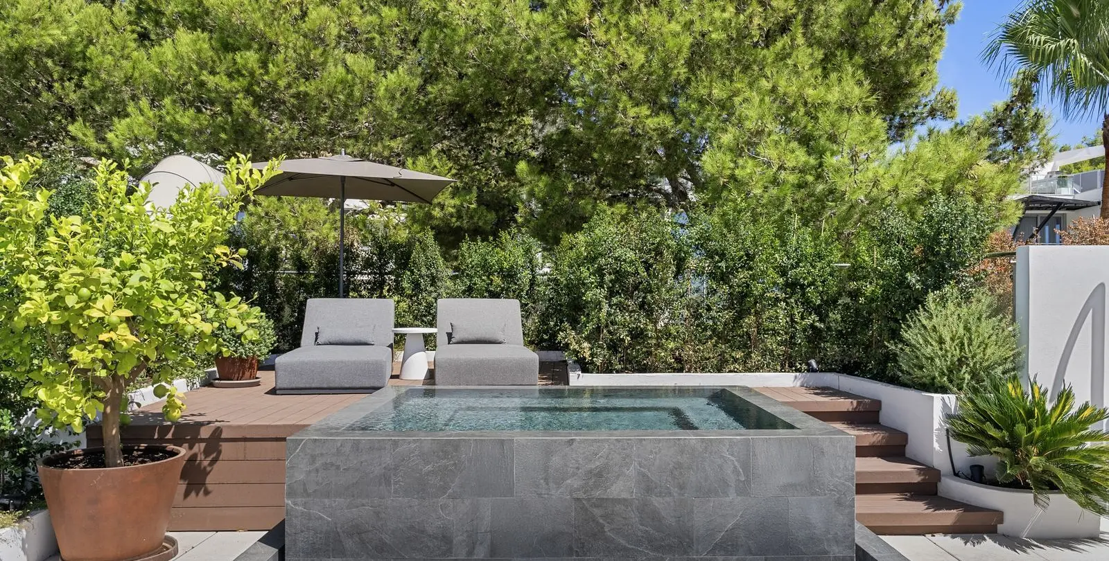 Продажа дома на две семьи в Marbella 10