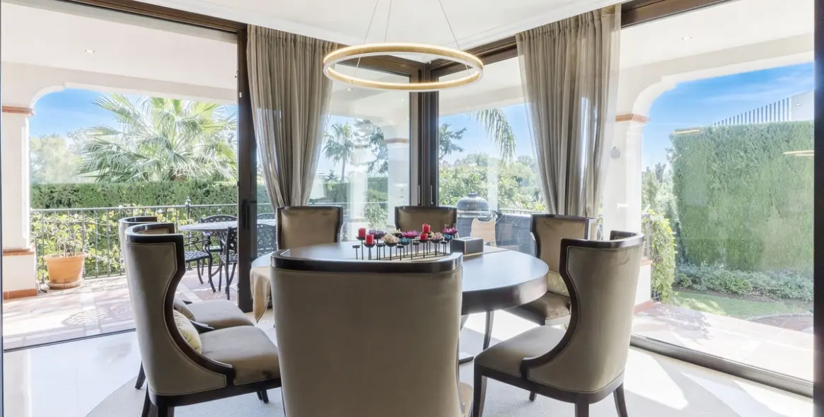 Продажа  отдельно стоящей виллы в Estepona 7