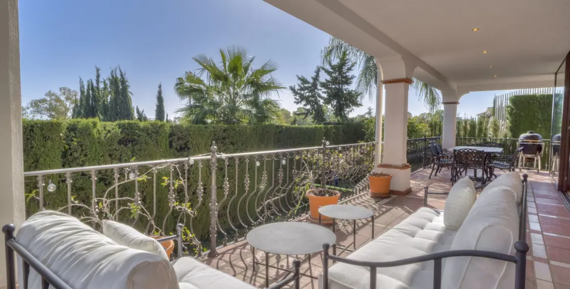 Продажа  отдельно стоящей виллы в Estepona 10