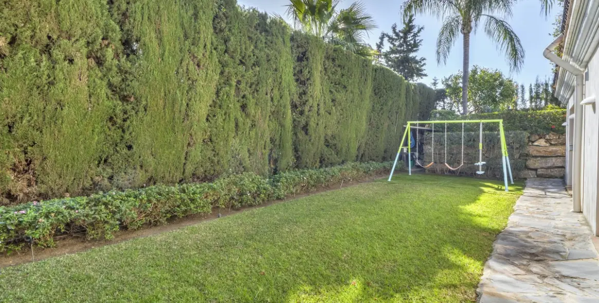 Sale of detached villa in Estepona 27