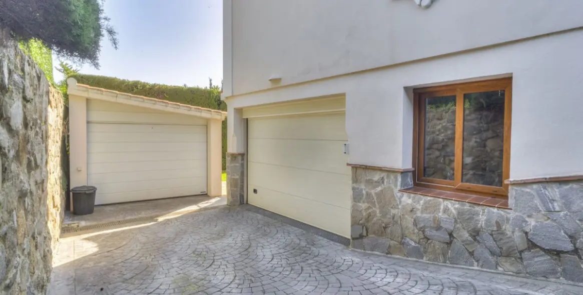 Sale of detached villa in Estepona 29