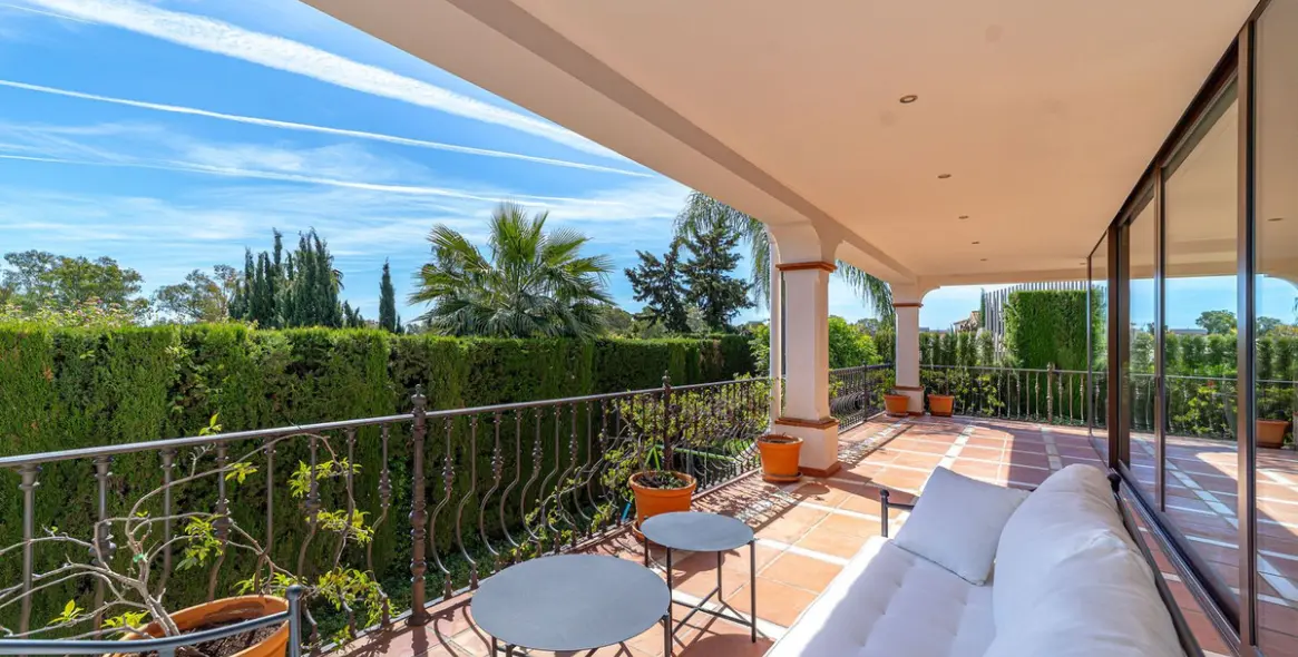 Sale of detached villa in Estepona 30