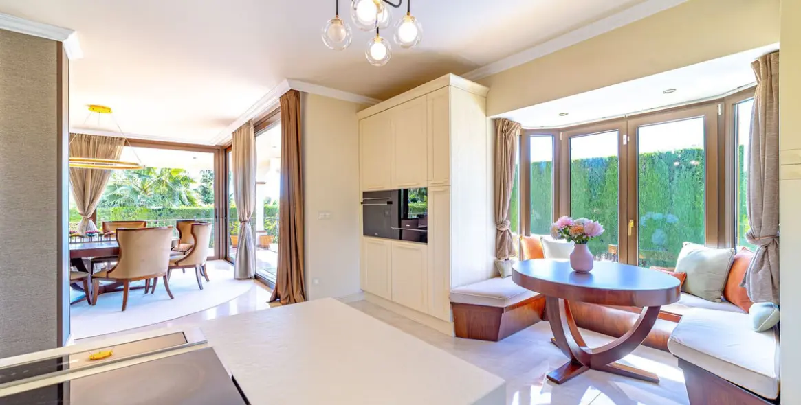 Sale of detached villa in Estepona 37