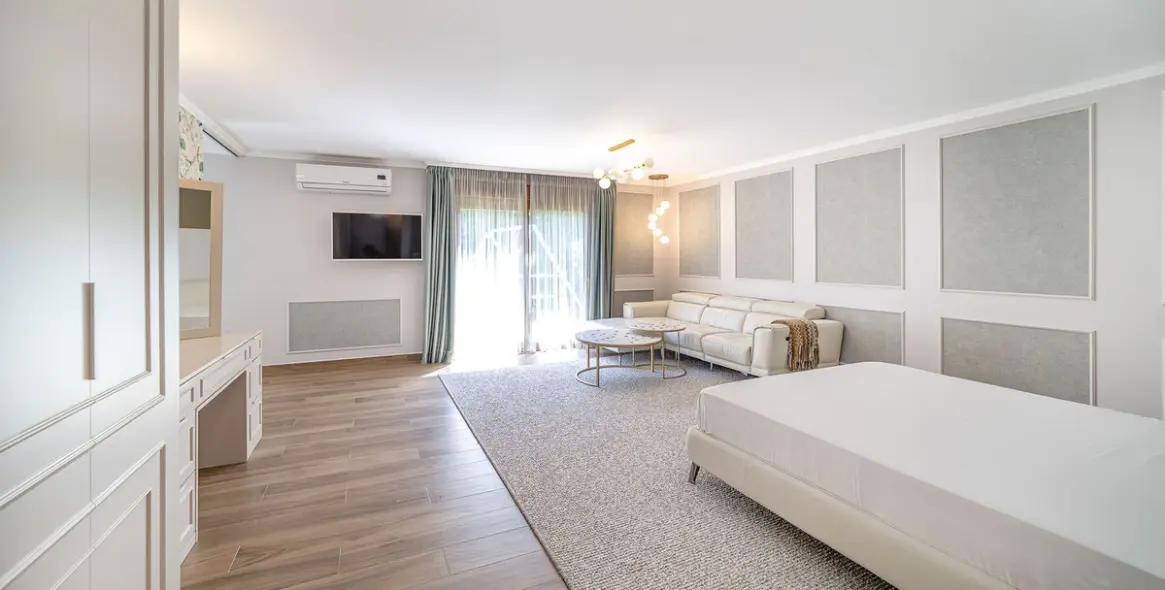 Sale of detached villa in Estepona 49