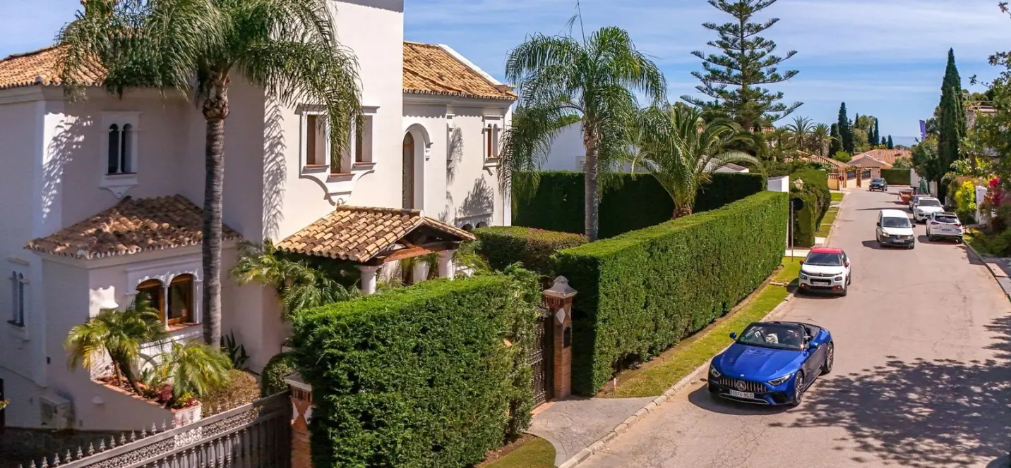 Продажа  отдельно стоящей виллы в Estepona 0