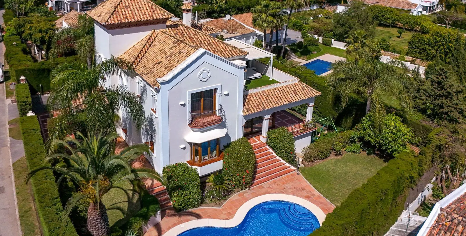 Sale of detached villa in Estepona 3