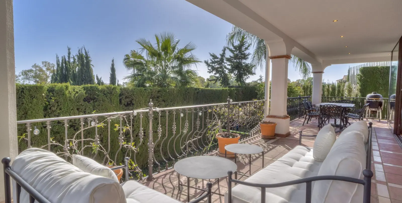 Sale of detached villa in Estepona 6