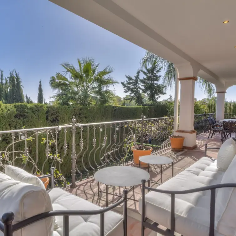 Продажа  отдельно стоящей виллы в Estepona