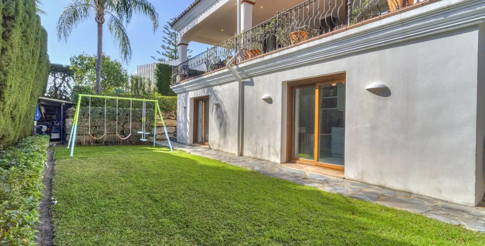 Sale of detached villa in Estepona 21