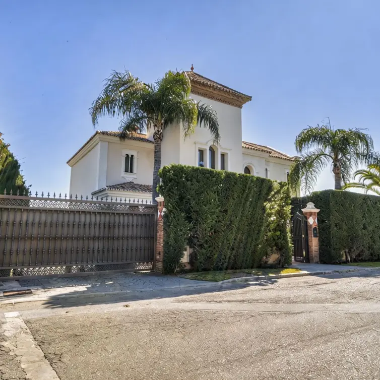 Venta de villa independiente en Estepona