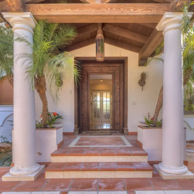 Venta de villa independiente en Estepona